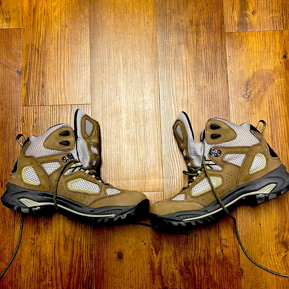 Near new women’s Vasque size 11 hiking boots.